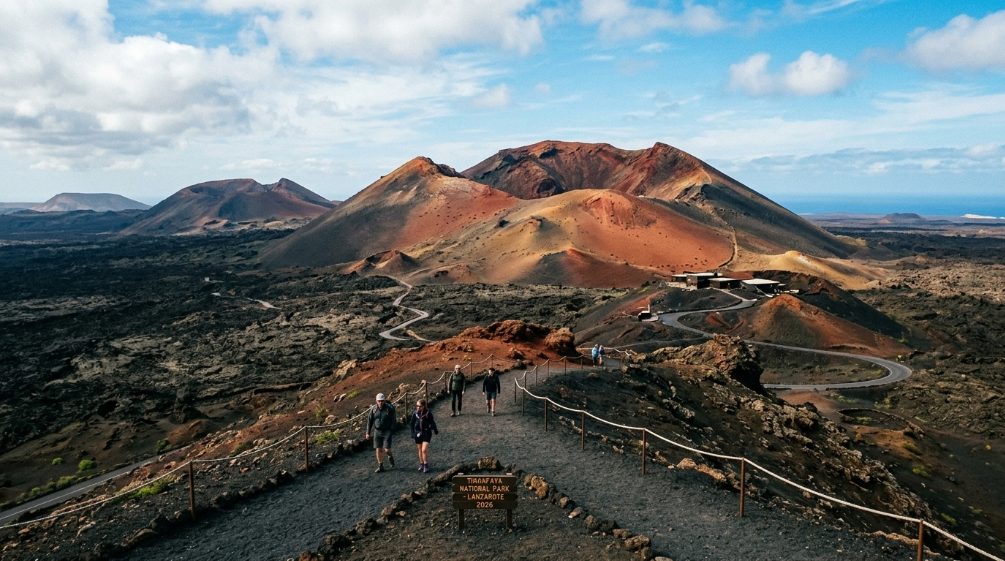 Paysage volcanique rouge et noir du Parc National de Timanfaya à Lanzarote