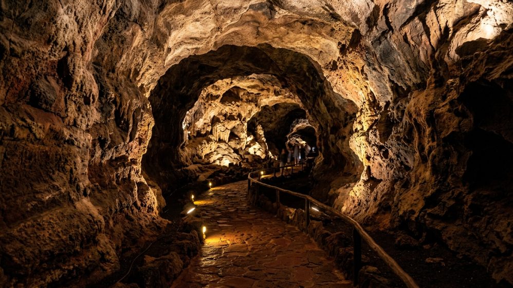 Galerie souterraine illuminée de la Cueva de los Verdes, Lanzarote